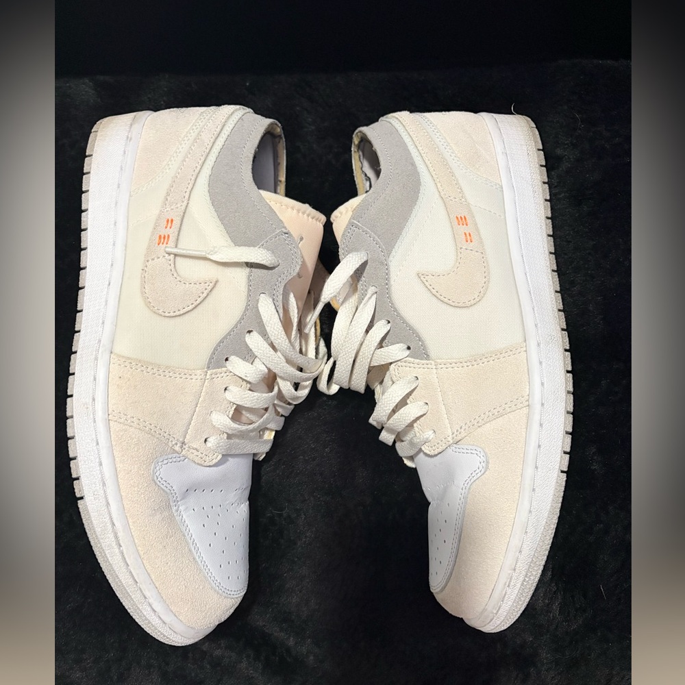 Nike Jordan 1 Stylish Men's Sneakers in Cream and Gray